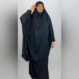 New Syndeed sports jilbab from Paris I also have 2 Syndeed hijab ( c pics)